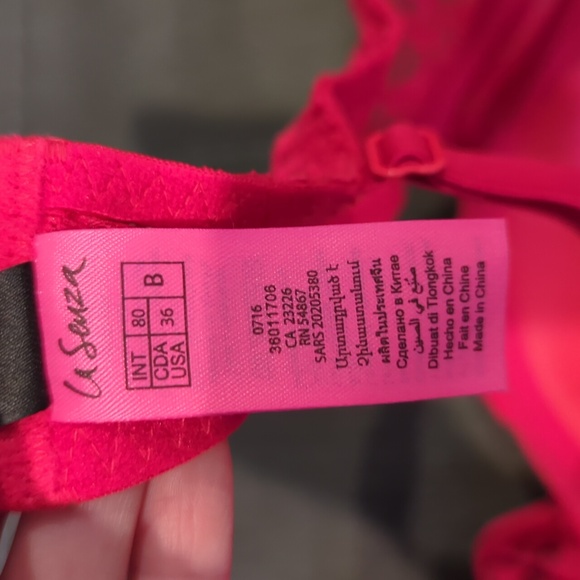 La senza strappy red non push up bra. - Picture 3 of 3